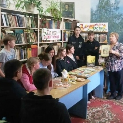 Прекрасен хлеб на праздничном столе 1 Прекрасен хлеб на праздничном столе 1